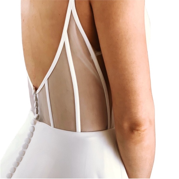 ESSENCE OF AUSTRALIA DOVE SATIN BALLGOWN WEDDING DRESS D3080 - Picture 2 of 4